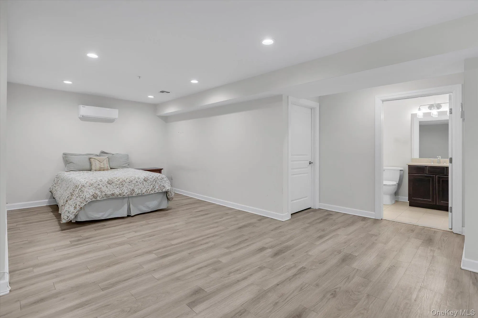 35 Winter Place, Huntington, NY, 2 Bedrooms Bedrooms, 5 Rooms Rooms,2 BathroomsBathrooms,Residential,For Rent,Winter,0,1014699 35 Winter Place, Huntington, NY, 2 Bedrooms Bedrooms, 5 Rooms Rooms,2 BathroomsBathrooms,Residential,For Rent,Winter,0,1014699