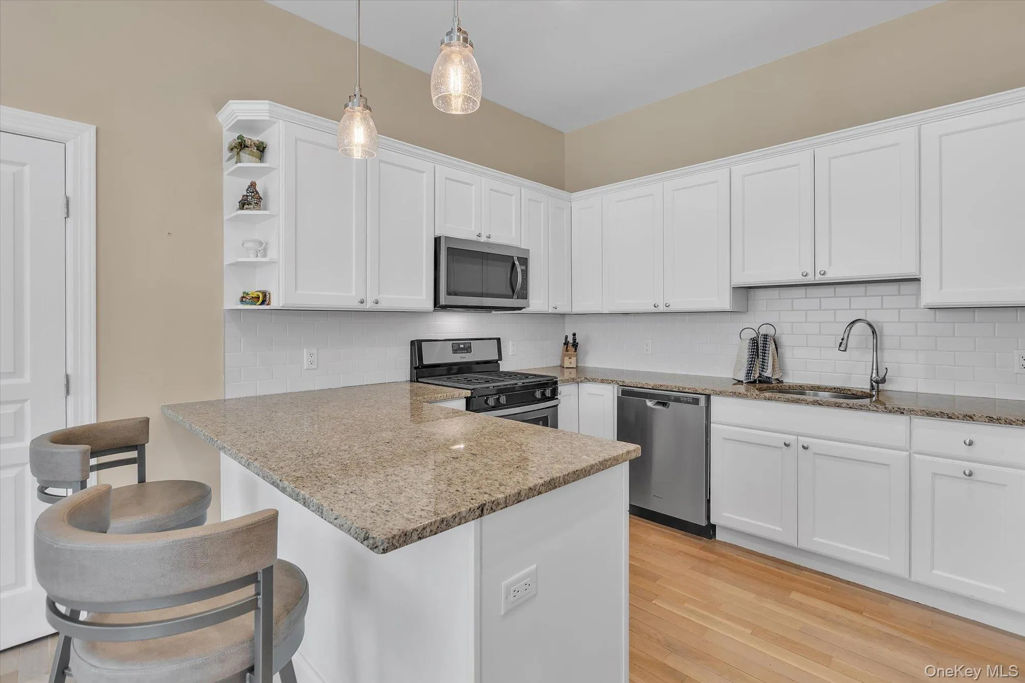 35 Winter Place, Huntington, NY, 2 Bedrooms Bedrooms, 5 Rooms Rooms,2 BathroomsBathrooms,Residential,For Rent,Winter,0,1014699 35 Winter Place, Huntington, NY, 2 Bedrooms Bedrooms, 5 Rooms Rooms,2 BathroomsBathrooms,Residential,For Rent,Winter,0,1014699