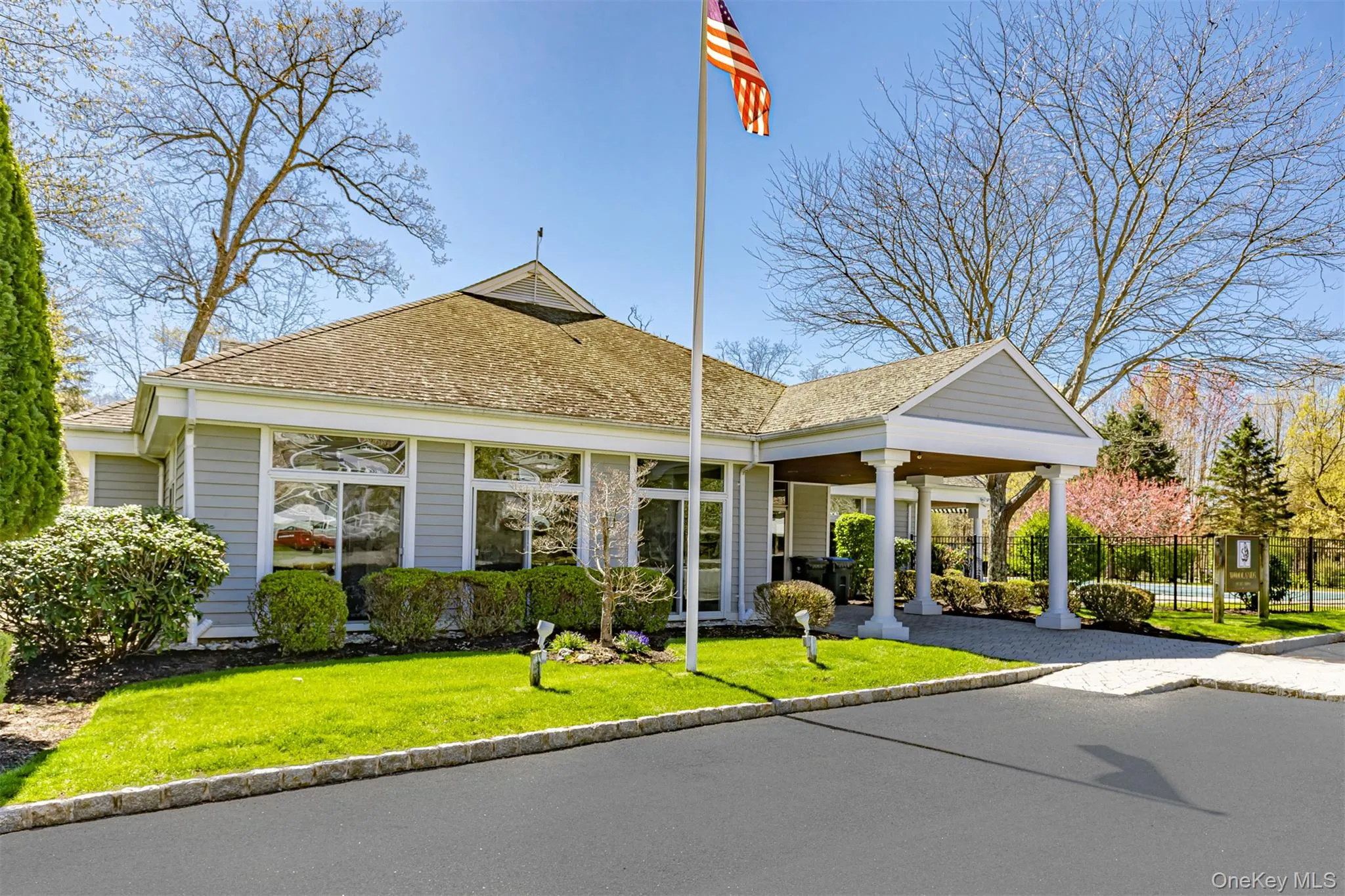 Clubhouse with kit, entertainment area, exercise room Clubhouse with kit, entertainment area, exercise room