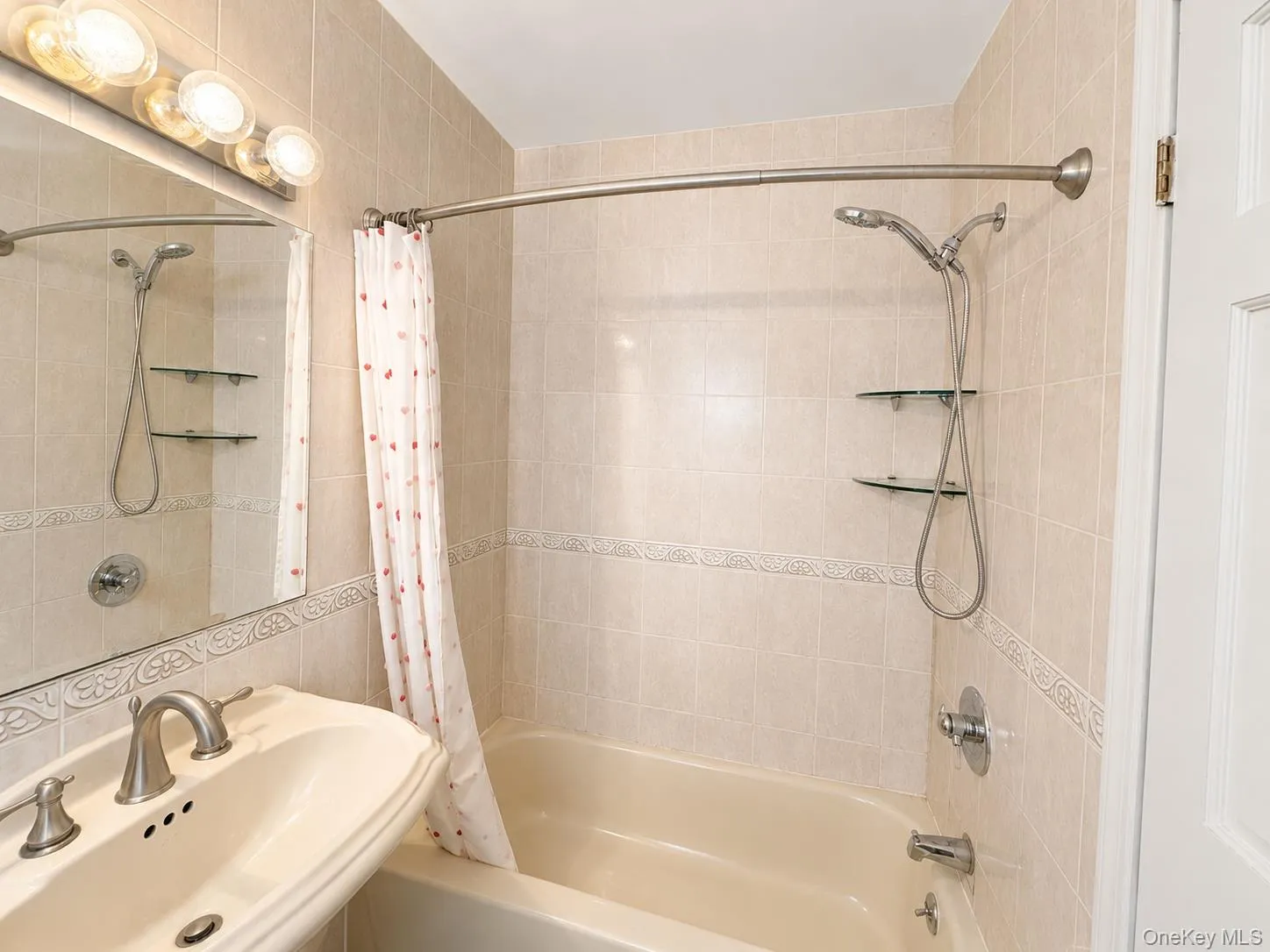 13-09 Michael Court, New York, NY, 2 Bedrooms Bedrooms, 5 Rooms Rooms,2 BathroomsBathrooms,Residential Lease,For Rent,Michael,0,1014723 13-09 Michael Court, New York, NY, 2 Bedrooms Bedrooms, 5 Rooms Rooms,2 BathroomsBathrooms,Residential Lease,For Rent,Michael,0,1014723
