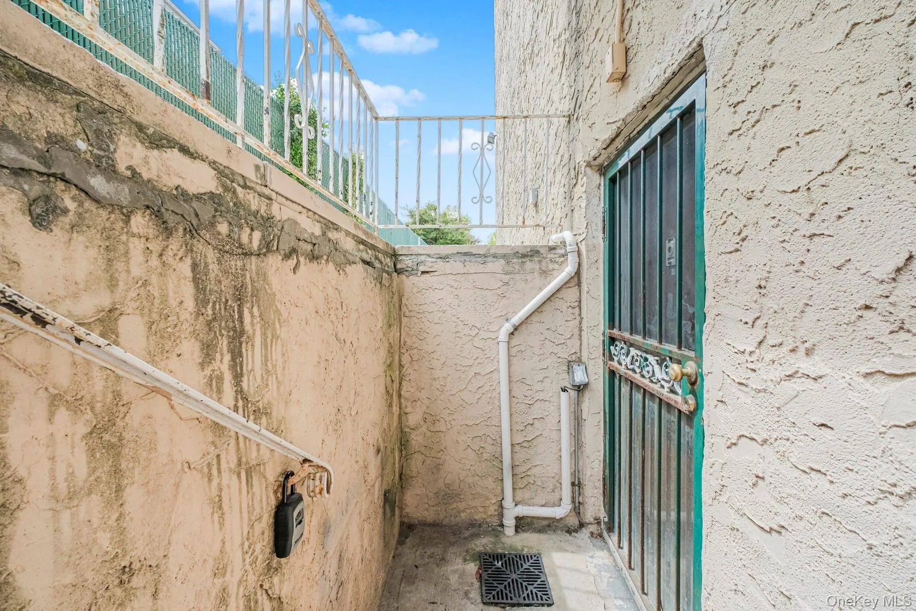 Outside Access to unit Outside Access to unit