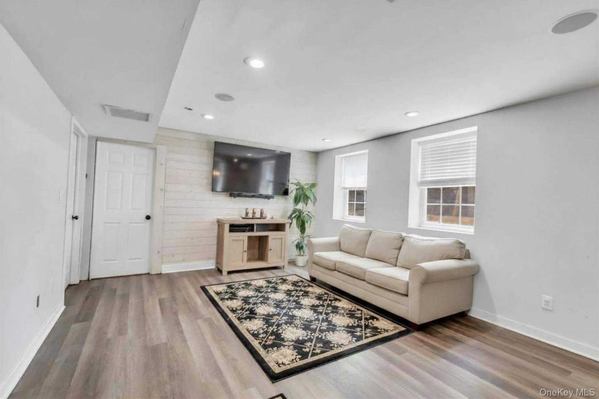 52 Elmhurst Avenue, Brookhaven, NY, 4 Bedrooms Bedrooms, 10 Rooms Rooms,2 BathroomsBathrooms,Residential,For Rent,Elmhurst,0,1014732 52 Elmhurst Avenue, Brookhaven, NY, 4 Bedrooms Bedrooms, 10 Rooms Rooms,2 BathroomsBathrooms,Residential,For Rent,Elmhurst,0,1014732