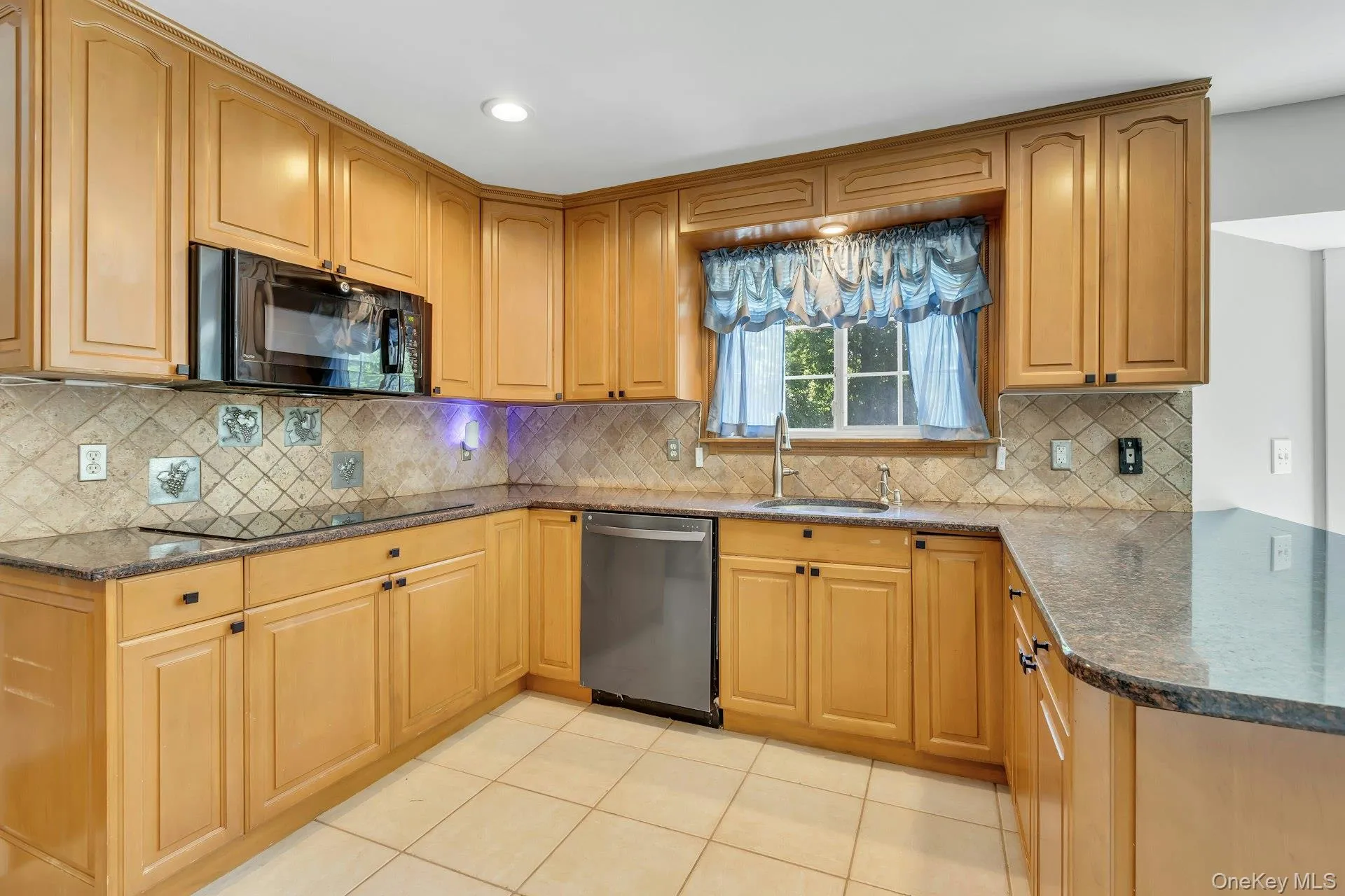 52 Elmhurst Avenue, Brookhaven, NY, 4 Bedrooms Bedrooms, 10 Rooms Rooms,2 BathroomsBathrooms,Residential,For Rent,Elmhurst,0,1014732 52 Elmhurst Avenue, Brookhaven, NY, 4 Bedrooms Bedrooms, 10 Rooms Rooms,2 BathroomsBathrooms,Residential,For Rent,Elmhurst,0,1014732