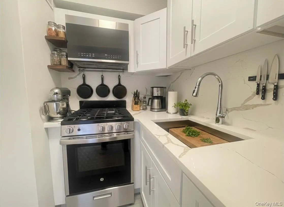 59-30 108th street Street, New York, NY, 1 Bedroom Bedrooms, 3 Rooms Rooms,1 BathroomBathrooms,Residential,For Rent,108th street,0,KEY1014733 59-30 108th street Street, New York, NY, 1 Bedroom Bedrooms, 3 Rooms Rooms,1 BathroomBathrooms,Residential,For Rent,108th street,0,KEY1014733