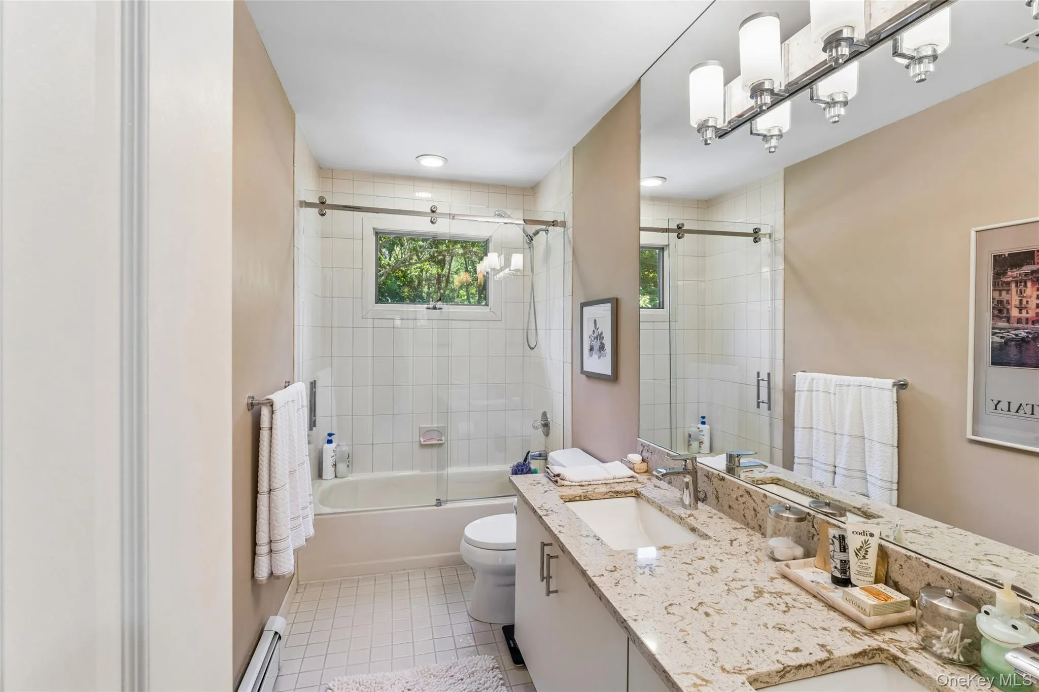 Hall Bath w/ Double Sink Hall Bath w/ Double Sink