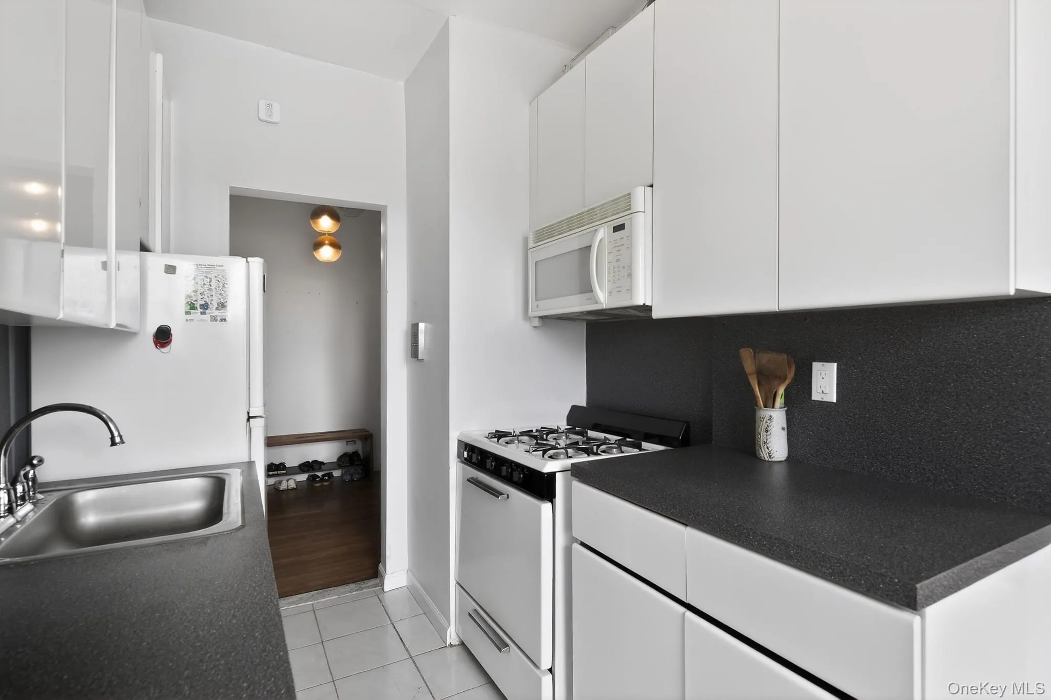 117-14 Union Turnpike, New York, NY, 1 Bedroom Bedrooms, 4 Rooms Rooms,1 BathroomBathrooms,Residential,For Rent,Union,0,1014738 117-14 Union Turnpike, New York, NY, 1 Bedroom Bedrooms, 4 Rooms Rooms,1 BathroomBathrooms,Residential,For Rent,Union,0,1014738