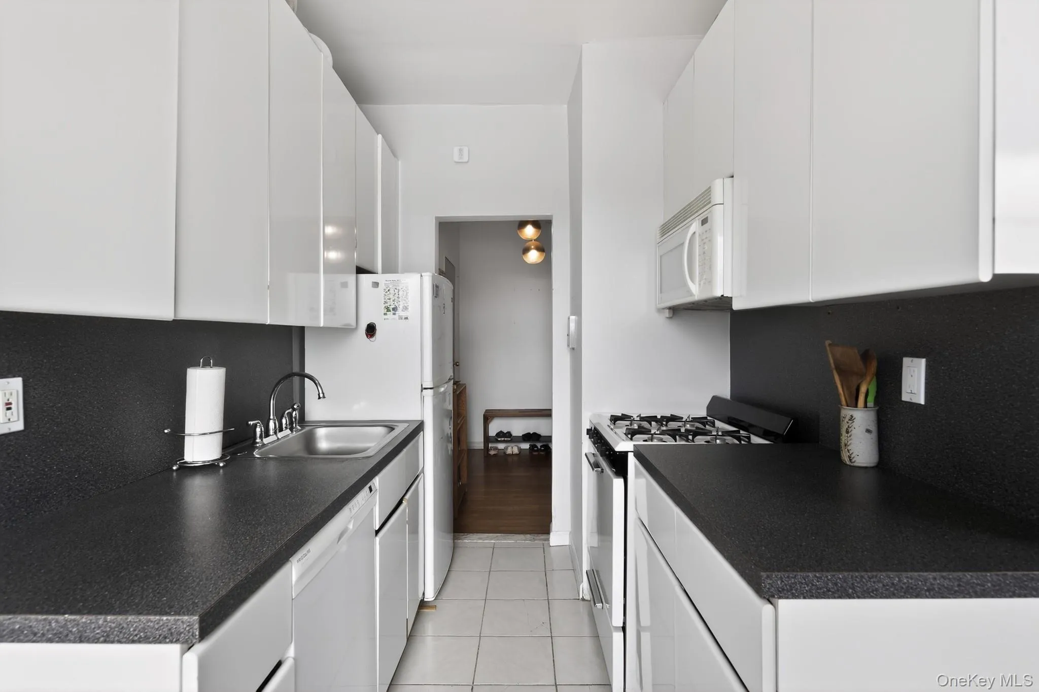 117-14 Union Turnpike, New York, NY, 1 Bedroom Bedrooms, 4 Rooms Rooms,1 BathroomBathrooms,Residential,For Rent,Union,0,1014738 117-14 Union Turnpike, New York, NY, 1 Bedroom Bedrooms, 4 Rooms Rooms,1 BathroomBathrooms,Residential,For Rent,Union,0,1014738