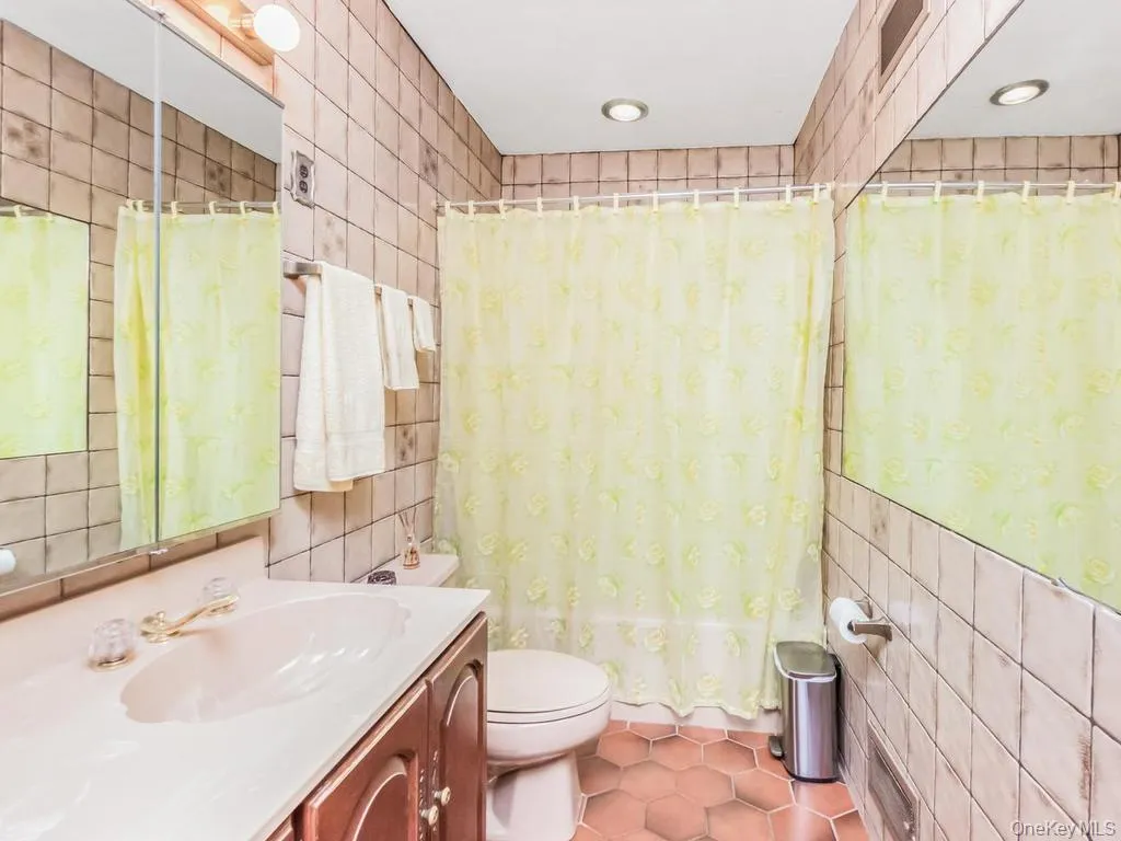 1109 AKA 1111 Nepperhan Avenue, Yonkers, NY, 3 Bedrooms Bedrooms, 6 Rooms Rooms,2 BathroomsBathrooms,Residential,For Rent,Nepperhan,0,1014742 1109 AKA 1111 Nepperhan Avenue, Yonkers, NY, 3 Bedrooms Bedrooms, 6 Rooms Rooms,2 BathroomsBathrooms,Residential,For Rent,Nepperhan,0,1014742