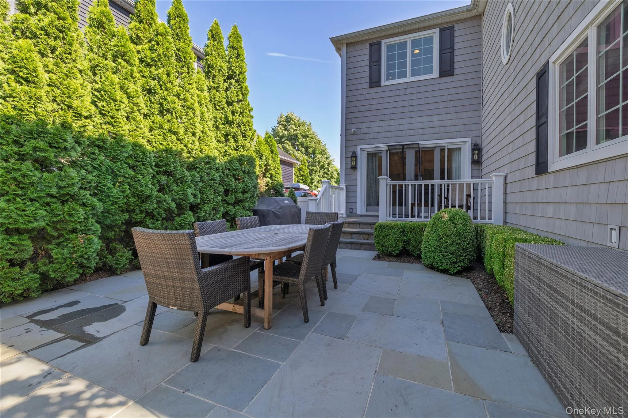 Private yard off Kitchen! Private yard off Kitchen!