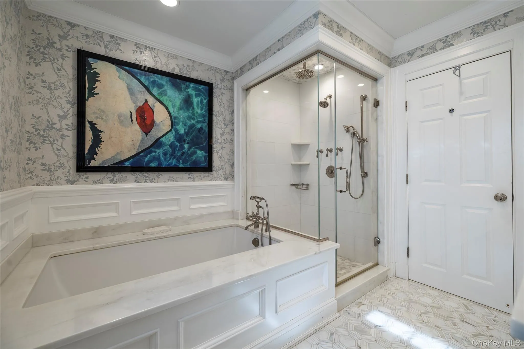 Luxurious Spa Like Bath Luxurious Spa Like Bath