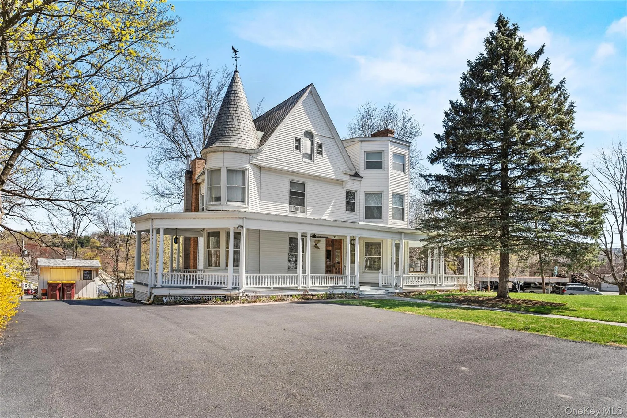 Beautiful Victorian home located in the Village of warwick. Beautiful Victorian home located in the Village of warwick.