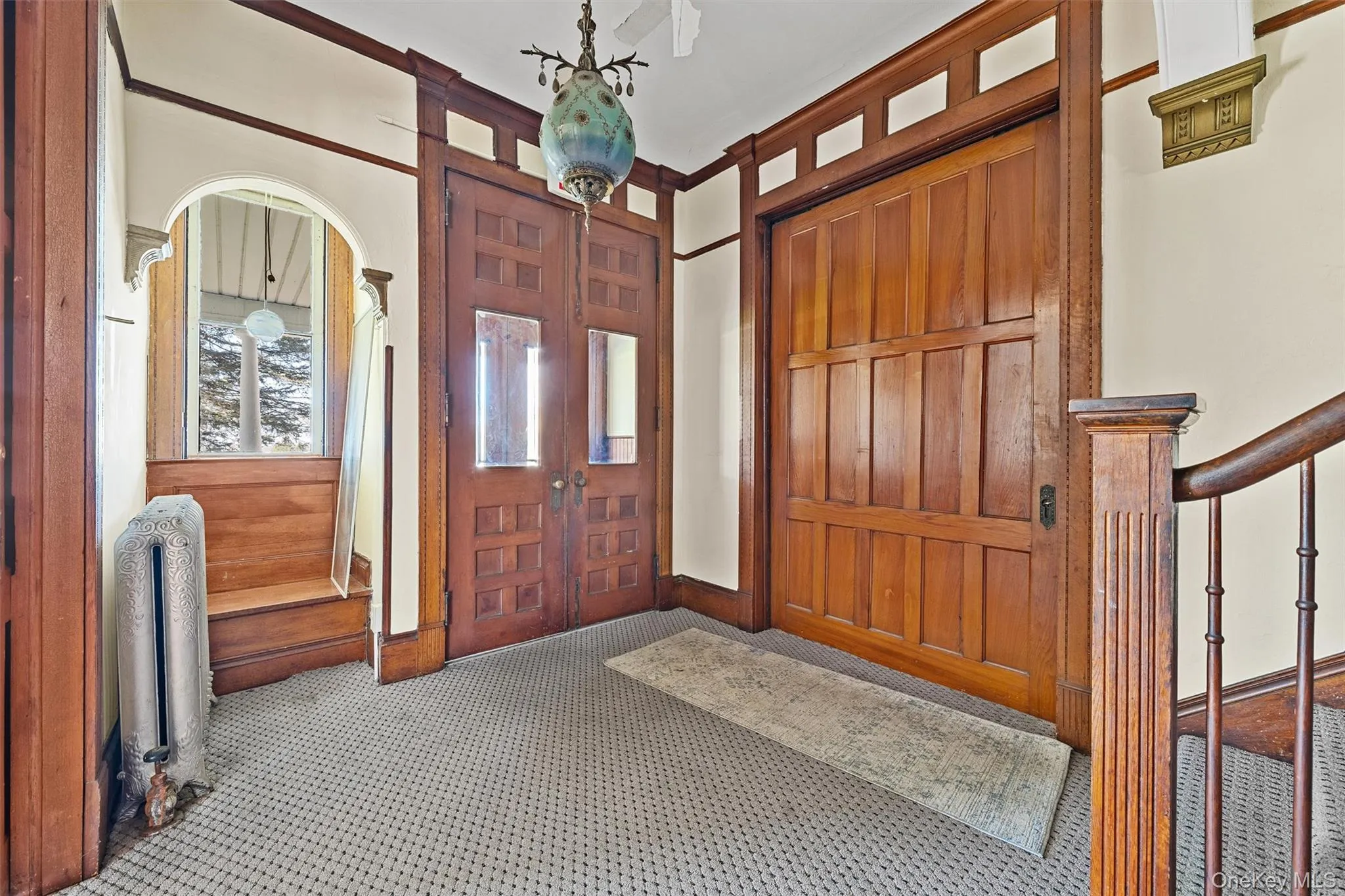 Entry way that leads to upstairs unit. Entry way that leads to upstairs unit.