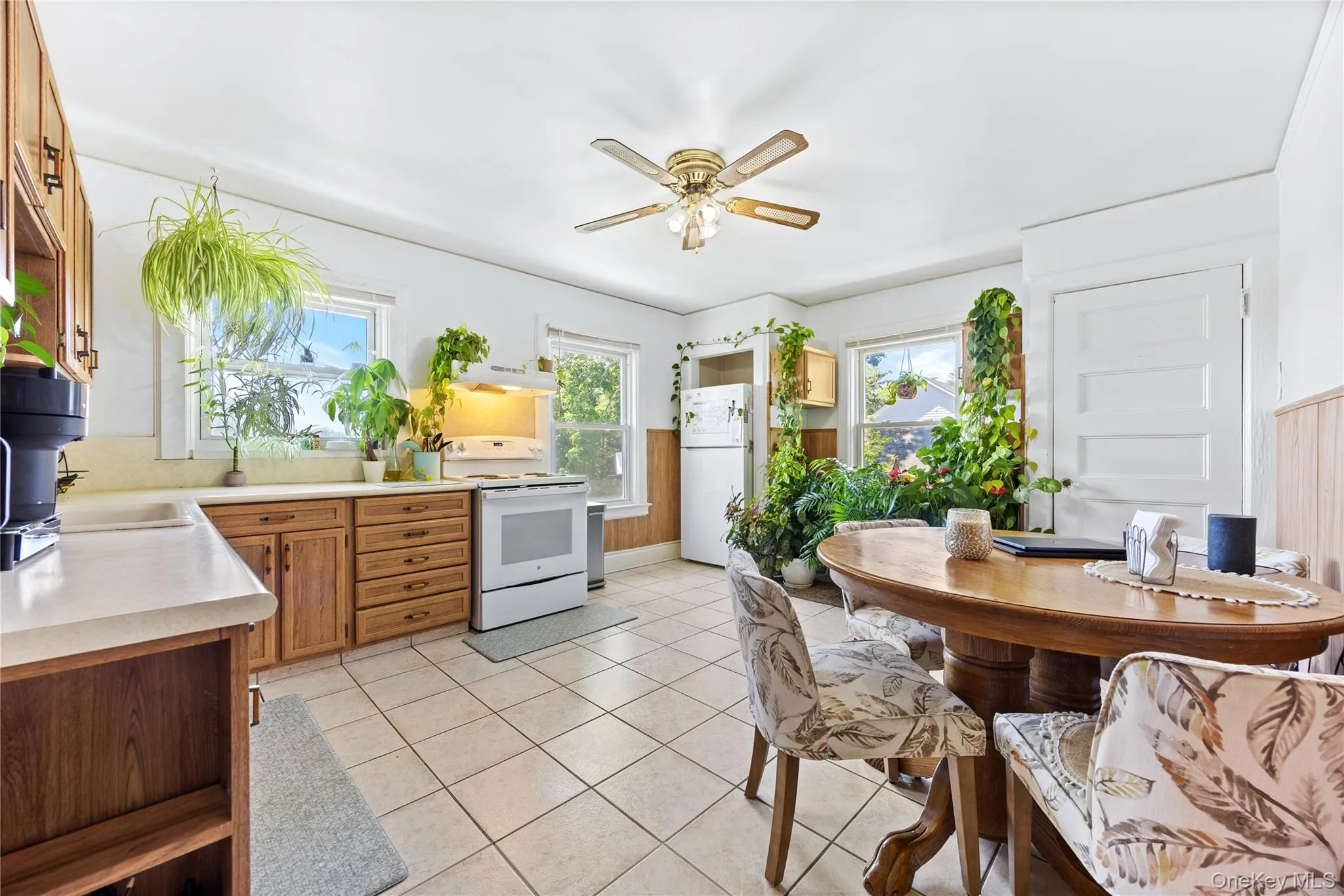 Huge eat-in kitchen. Huge eat-in kitchen.