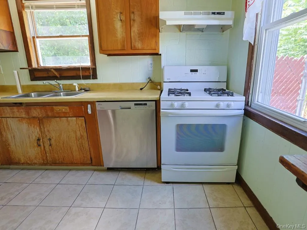 4 Lincoln Street, Middletown, NY, 3 Bedrooms Bedrooms, 6 Rooms Rooms,1 BathroomBathrooms,Residential,For Rent,Lincoln,0,KEY1014764 4 Lincoln Street, Middletown, NY, 3 Bedrooms Bedrooms, 6 Rooms Rooms,1 BathroomBathrooms,Residential,For Rent,Lincoln,0,KEY1014764