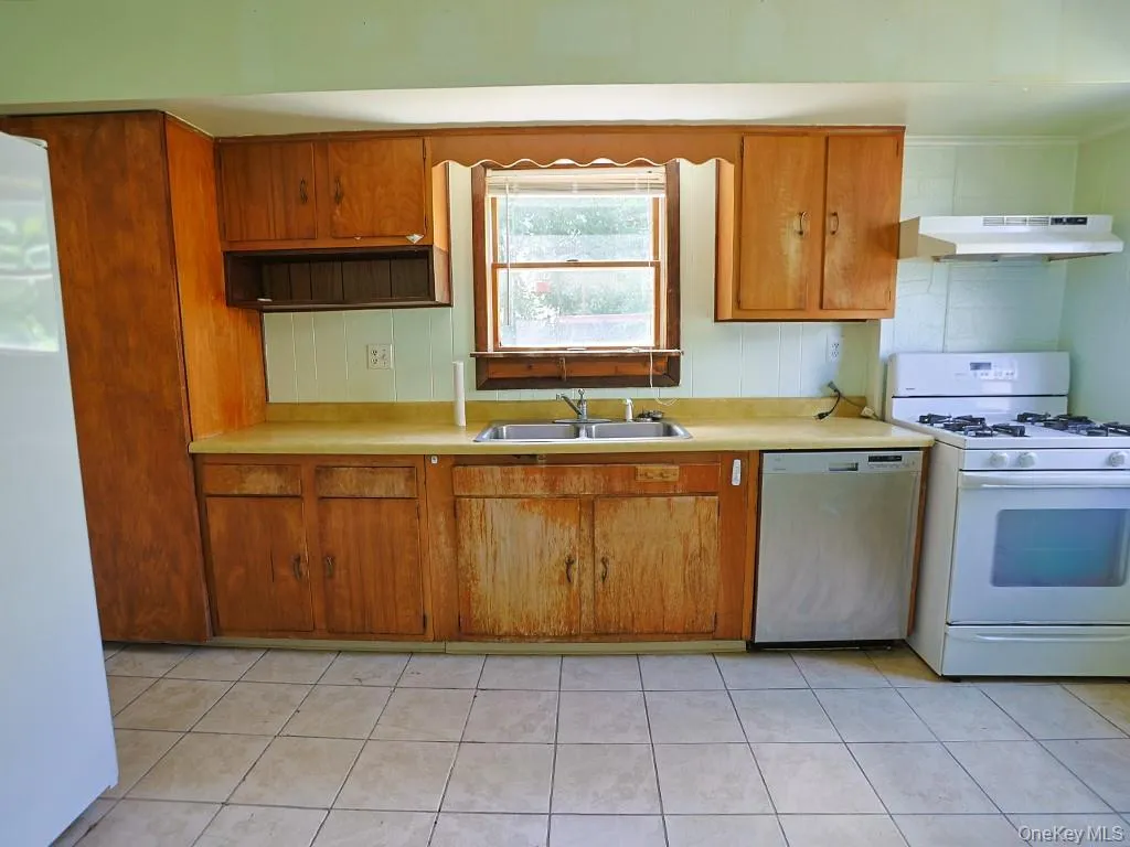 4 Lincoln Street, Middletown, NY, 3 Bedrooms Bedrooms, 6 Rooms Rooms,1 BathroomBathrooms,Residential,For Rent,Lincoln,0,KEY1014764 4 Lincoln Street, Middletown, NY, 3 Bedrooms Bedrooms, 6 Rooms Rooms,1 BathroomBathrooms,Residential,For Rent,Lincoln,0,KEY1014764