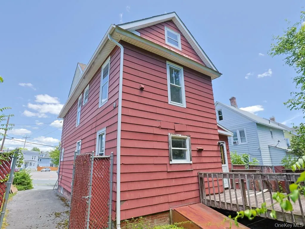 4 Lincoln Street, Middletown, NY, 3 Bedrooms Bedrooms, 6 Rooms Rooms,1 BathroomBathrooms,Residential,For Rent,Lincoln,0,KEY1014764 4 Lincoln Street, Middletown, NY, 3 Bedrooms Bedrooms, 6 Rooms Rooms,1 BathroomBathrooms,Residential,For Rent,Lincoln,0,KEY1014764