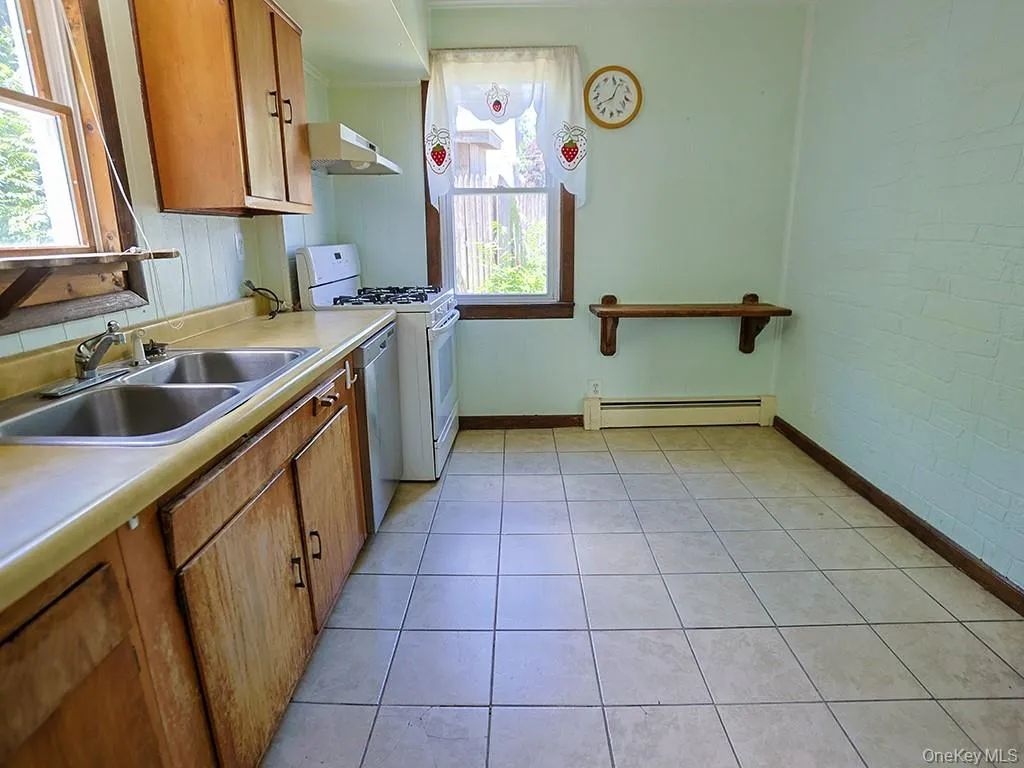 4 Lincoln Street, Middletown, NY, 3 Bedrooms Bedrooms, 6 Rooms Rooms,1 BathroomBathrooms,Residential,For Rent,Lincoln,0,KEY1014764 4 Lincoln Street, Middletown, NY, 3 Bedrooms Bedrooms, 6 Rooms Rooms,1 BathroomBathrooms,Residential,For Rent,Lincoln,0,KEY1014764