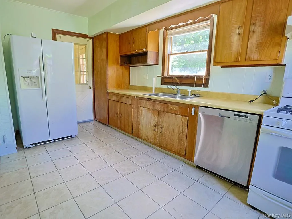 4 Lincoln Street, Middletown, NY, 3 Bedrooms Bedrooms, 6 Rooms Rooms,1 BathroomBathrooms,Residential,For Rent,Lincoln,0,KEY1014764 4 Lincoln Street, Middletown, NY, 3 Bedrooms Bedrooms, 6 Rooms Rooms,1 BathroomBathrooms,Residential,For Rent,Lincoln,0,KEY1014764