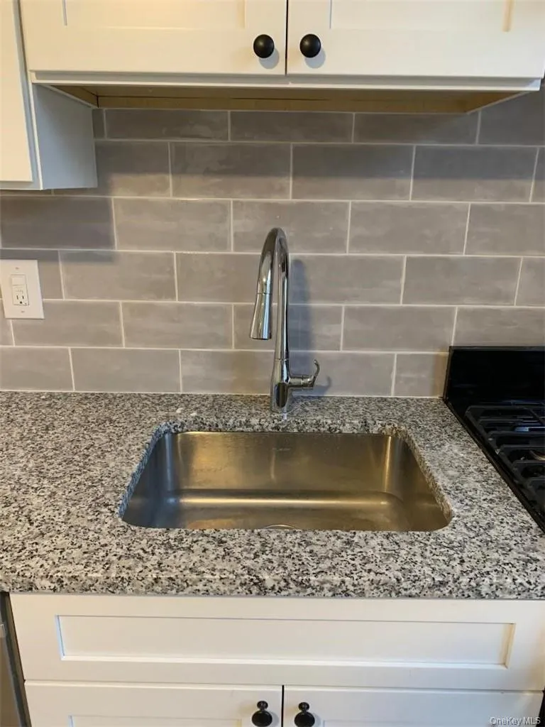 730 Nyack Road, Clarkstown, NY, 2 Bedrooms Bedrooms, 4 Rooms Rooms,1 BathroomBathrooms,Residential Lease,For Rent,Nyack,0,1014767 730 Nyack Road, Clarkstown, NY, 2 Bedrooms Bedrooms, 4 Rooms Rooms,1 BathroomBathrooms,Residential Lease,For Rent,Nyack,0,1014767