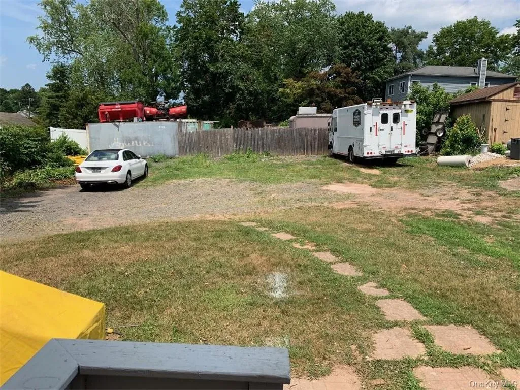 View of yard and parking area - A commercial vehicle is ok! View of yard and parking area - A commercial vehicle is ok!