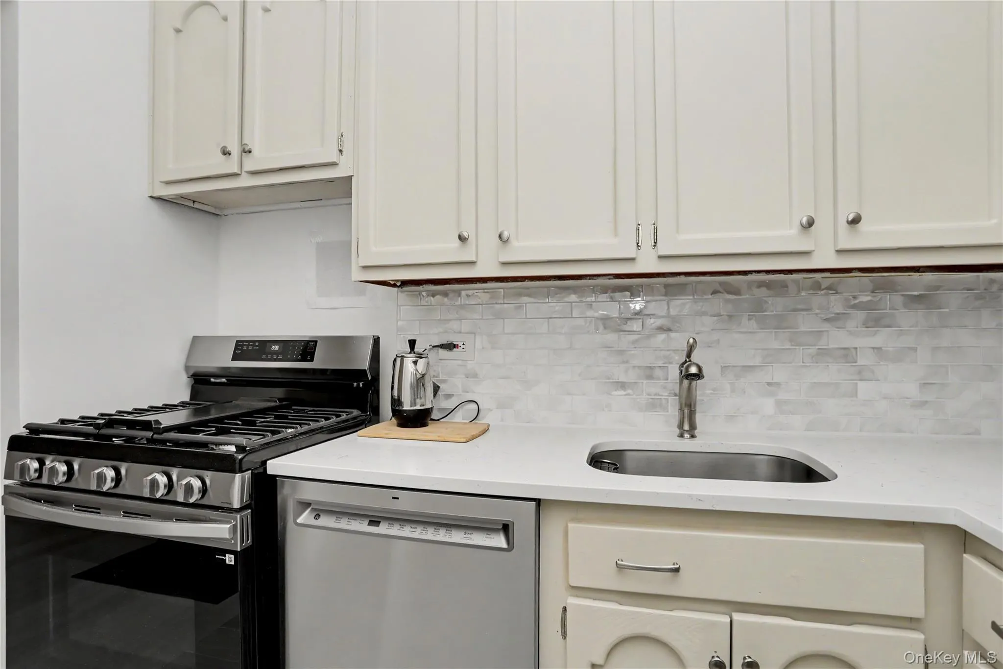 70 Barker Street, Mount Kisco, NY, 1 Bedroom Bedrooms, 4 Rooms Rooms,1 BathroomBathrooms,Residential,For Rent,Barker,0,KEY1014771 70 Barker Street, Mount Kisco, NY, 1 Bedroom Bedrooms, 4 Rooms Rooms,1 BathroomBathrooms,Residential,For Rent,Barker,0,KEY1014771