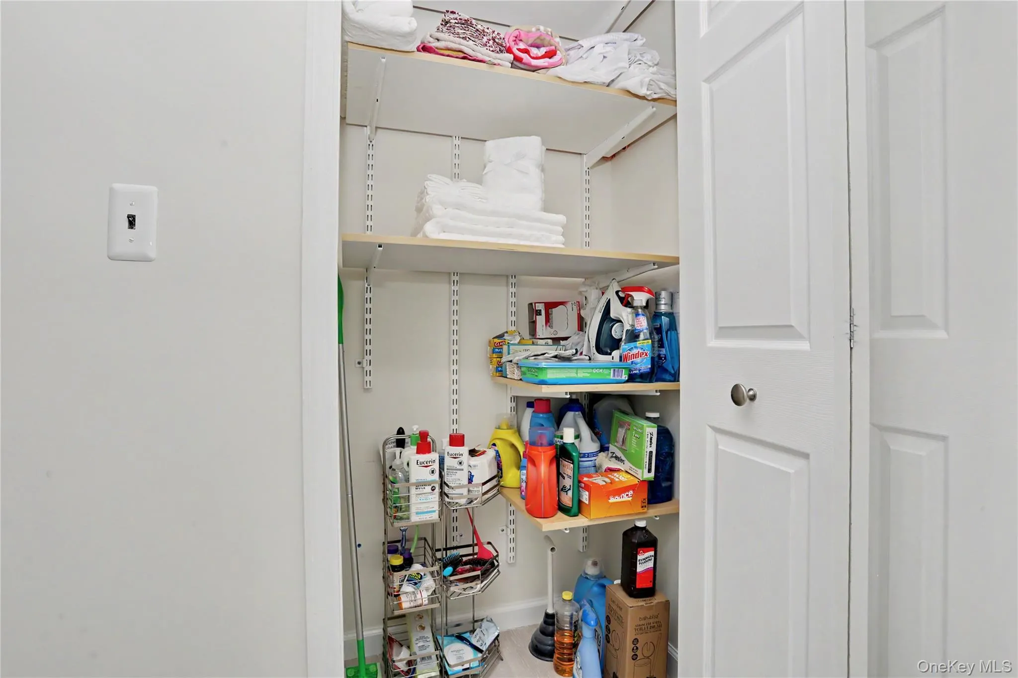 70 Barker Street, Mount Kisco, NY, 1 Bedroom Bedrooms, 4 Rooms Rooms,1 BathroomBathrooms,Residential,For Rent,Barker,0,KEY1014771 70 Barker Street, Mount Kisco, NY, 1 Bedroom Bedrooms, 4 Rooms Rooms,1 BathroomBathrooms,Residential,For Rent,Barker,0,KEY1014771