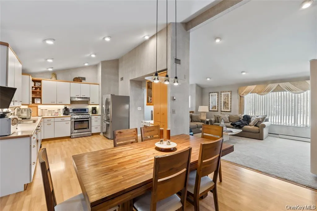 20 Mountainview Avenue, Ramapo, NY, 5 Bedrooms Bedrooms, 14 Rooms Rooms,3 BathroomsBathrooms,Residential,For Rent,Mountainview,0,1014777 20 Mountainview Avenue, Ramapo, NY, 5 Bedrooms Bedrooms, 14 Rooms Rooms,3 BathroomsBathrooms,Residential,For Rent,Mountainview,0,1014777