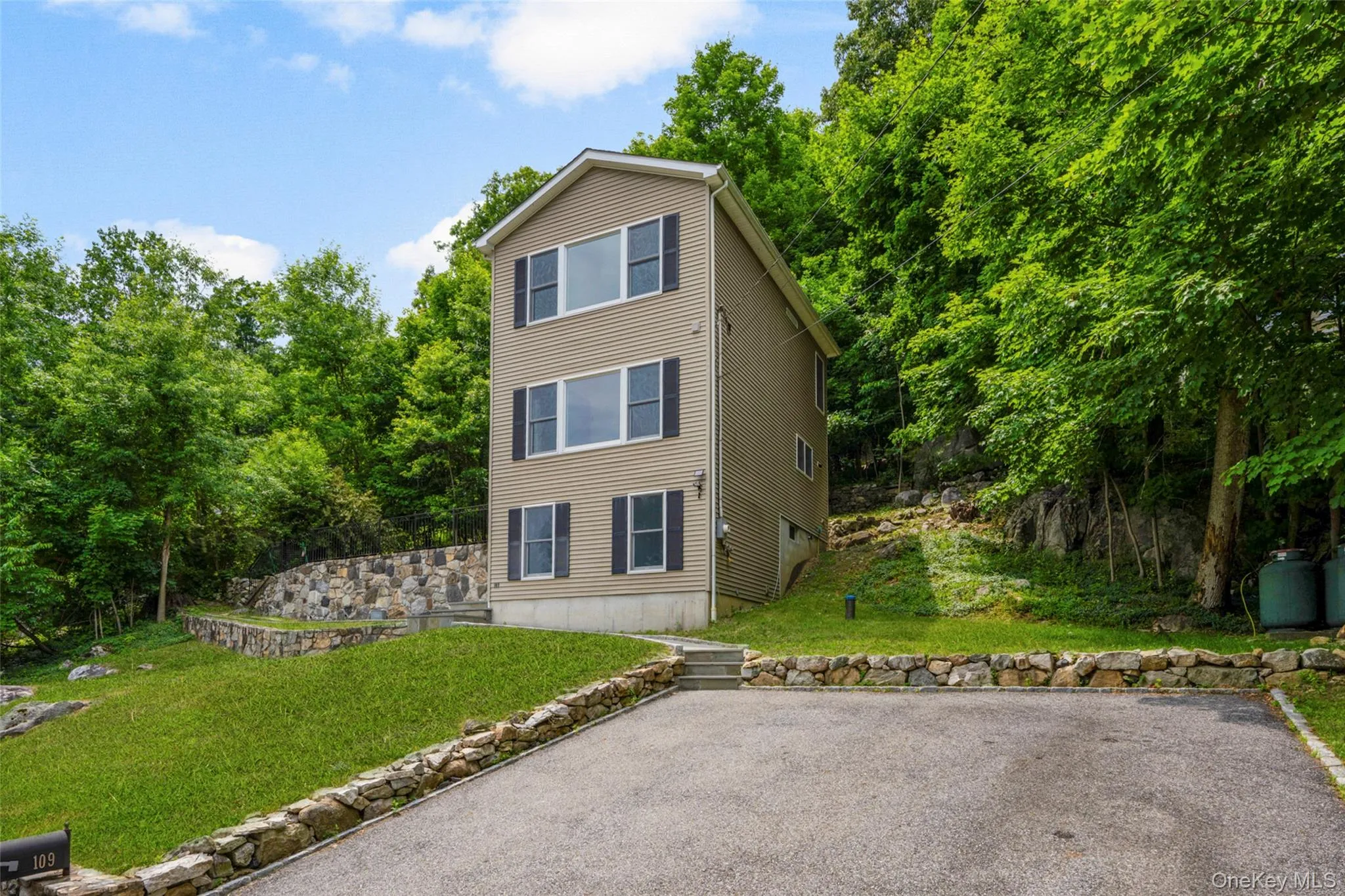 109 Tanglewylde Road, Putnam Valley, NY, 3 Bedrooms Bedrooms, 7 Rooms Rooms,1 BathroomBathrooms,Residential,For Rent,Tanglewylde,0,KEY1014787 109 Tanglewylde Road, Putnam Valley, NY, 3 Bedrooms Bedrooms, 7 Rooms Rooms,1 BathroomBathrooms,Residential,For Rent,Tanglewylde,0,KEY1014787