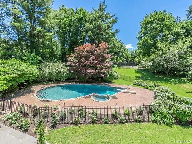 8 Harbor Acres Road, North Hempstead, NY, 6 Bedrooms Bedrooms, 13 Rooms Rooms,4 BathroomsBathrooms,Residential,For Rent,Harbor Acres,0,1014793 8 Harbor Acres Road, North Hempstead, NY, 6 Bedrooms Bedrooms, 13 Rooms Rooms,4 BathroomsBathrooms,Residential,For Rent,Harbor Acres,0,1014793