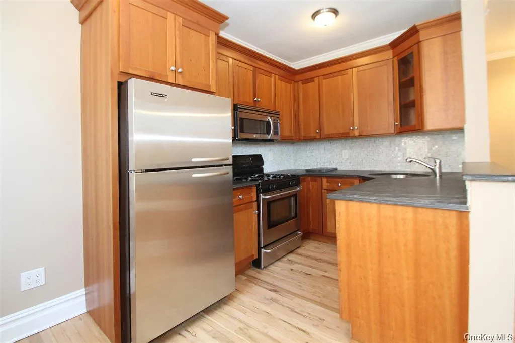 111 7th Street, Hempstead, NY, 1 Bedroom Bedrooms, 4 Rooms Rooms,1 BathroomBathrooms,Residential Lease,For Rent,7th,0,1014797 111 7th Street, Hempstead, NY, 1 Bedroom Bedrooms, 4 Rooms Rooms,1 BathroomBathrooms,Residential Lease,For Rent,7th,0,1014797