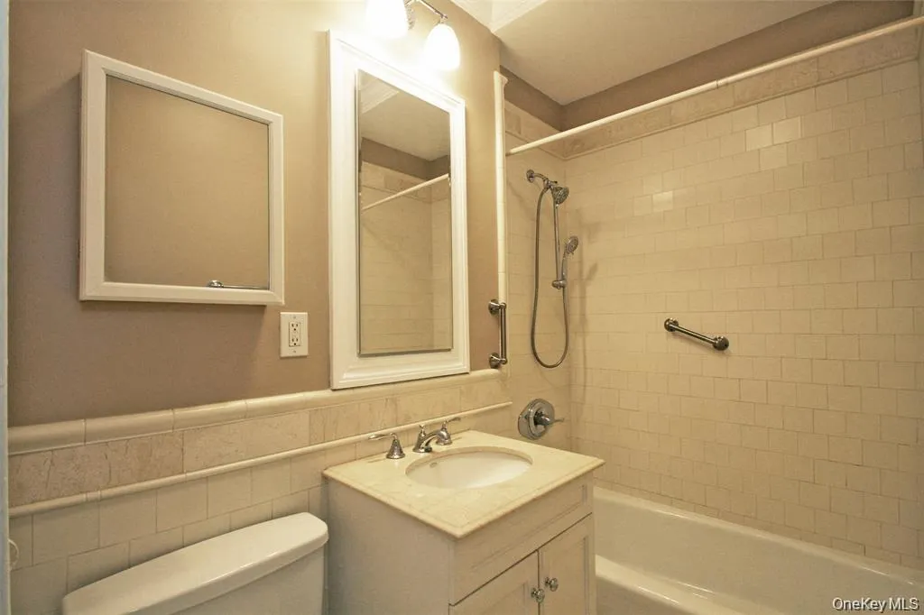 111 7th Street, Hempstead, NY, 1 Bedroom Bedrooms, 4 Rooms Rooms,1 BathroomBathrooms,Residential Lease,For Rent,7th,0,1014797 111 7th Street, Hempstead, NY, 1 Bedroom Bedrooms, 4 Rooms Rooms,1 BathroomBathrooms,Residential Lease,For Rent,7th,0,1014797