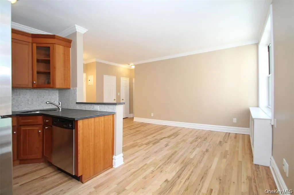 111 7th Street, Hempstead, NY, 1 Bedroom Bedrooms, 4 Rooms Rooms,1 BathroomBathrooms,Residential Lease,For Rent,7th,0,1014797 111 7th Street, Hempstead, NY, 1 Bedroom Bedrooms, 4 Rooms Rooms,1 BathroomBathrooms,Residential Lease,For Rent,7th,0,1014797