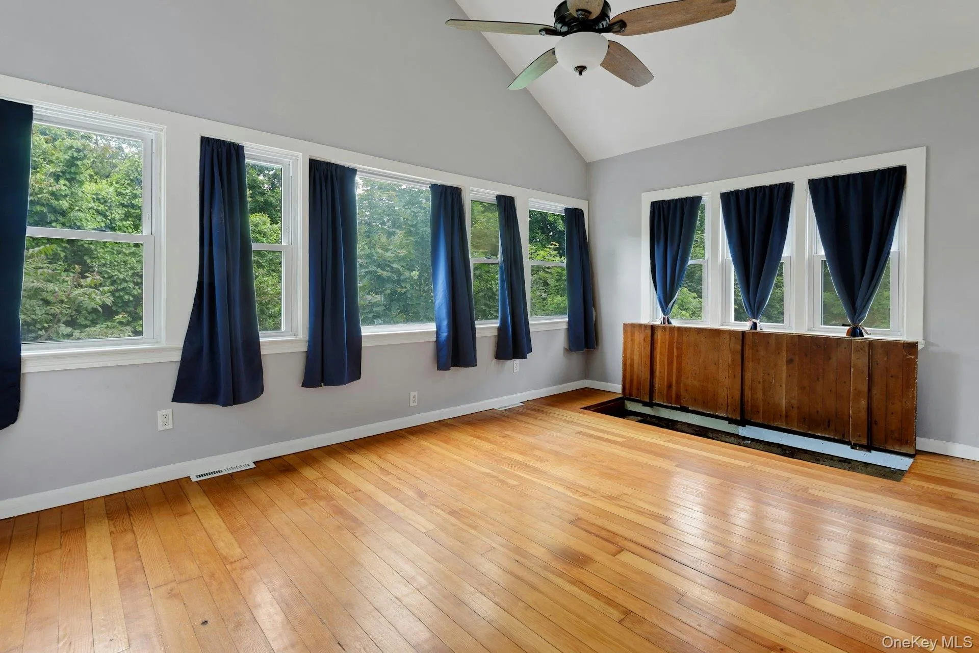 Spacious, sunny room with access to lower level Spacious, sunny room with access to lower level