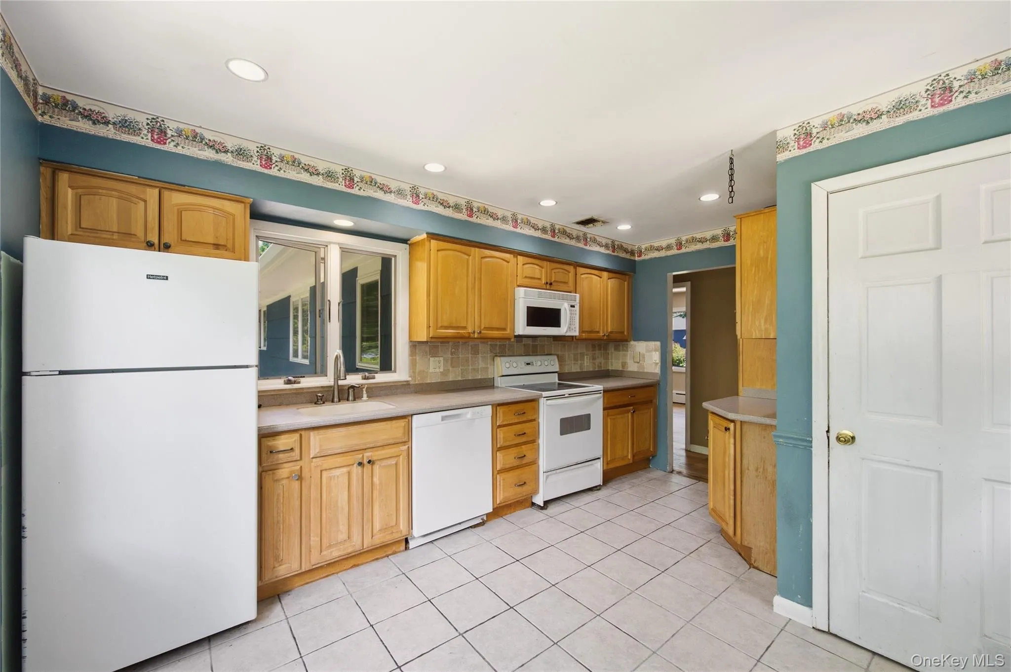 58 Juniper Road, Smithtown, NY, 3 Bedrooms Bedrooms, 5 Rooms Rooms,1 BathroomBathrooms,Residential,For Rent,Juniper,0,KEY1014805 58 Juniper Road, Smithtown, NY, 3 Bedrooms Bedrooms, 5 Rooms Rooms,1 BathroomBathrooms,Residential,For Rent,Juniper,0,KEY1014805