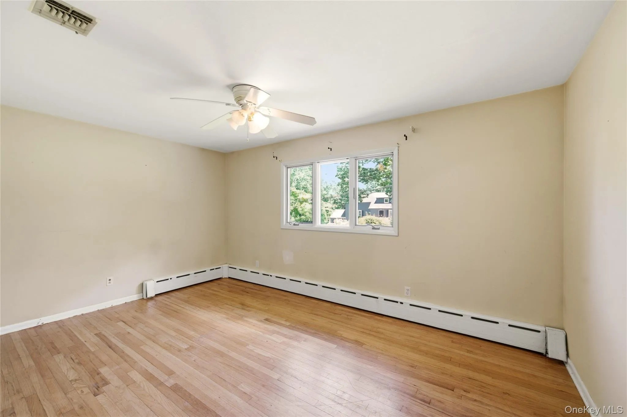 58 Juniper Road, Smithtown, NY, 3 Bedrooms Bedrooms, 5 Rooms Rooms,1 BathroomBathrooms,Residential,For Rent,Juniper,0,KEY1014805 58 Juniper Road, Smithtown, NY, 3 Bedrooms Bedrooms, 5 Rooms Rooms,1 BathroomBathrooms,Residential,For Rent,Juniper,0,KEY1014805
