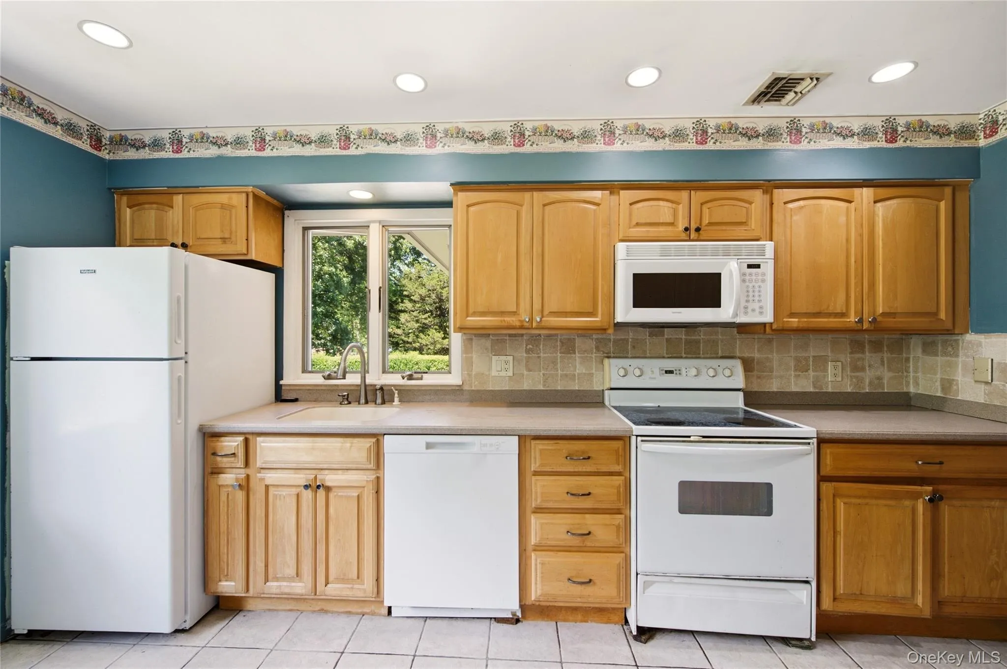 58 Juniper Road, Smithtown, NY, 3 Bedrooms Bedrooms, 5 Rooms Rooms,1 BathroomBathrooms,Residential,For Rent,Juniper,0,KEY1014805 58 Juniper Road, Smithtown, NY, 3 Bedrooms Bedrooms, 5 Rooms Rooms,1 BathroomBathrooms,Residential,For Rent,Juniper,0,KEY1014805