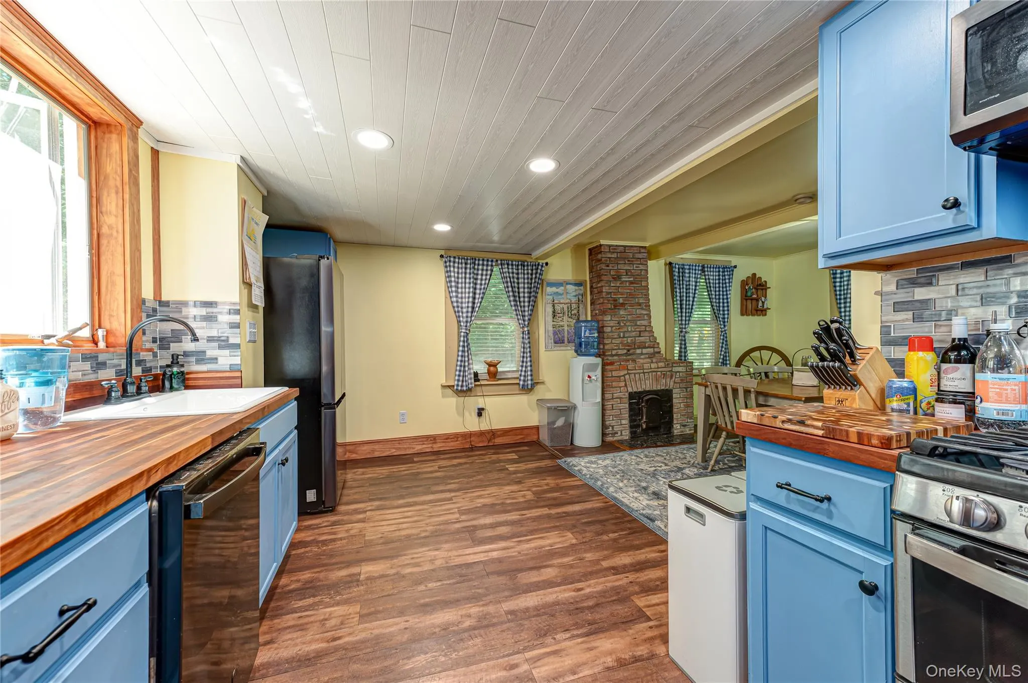 38 Pleasure Drive, Southampton, NY, 3 Bedrooms Bedrooms, 7 Rooms Rooms,3 BathroomsBathrooms,Residential,For Rent,Pleasure,0,1014808 38 Pleasure Drive, Southampton, NY, 3 Bedrooms Bedrooms, 7 Rooms Rooms,3 BathroomsBathrooms,Residential,For Rent,Pleasure,0,1014808