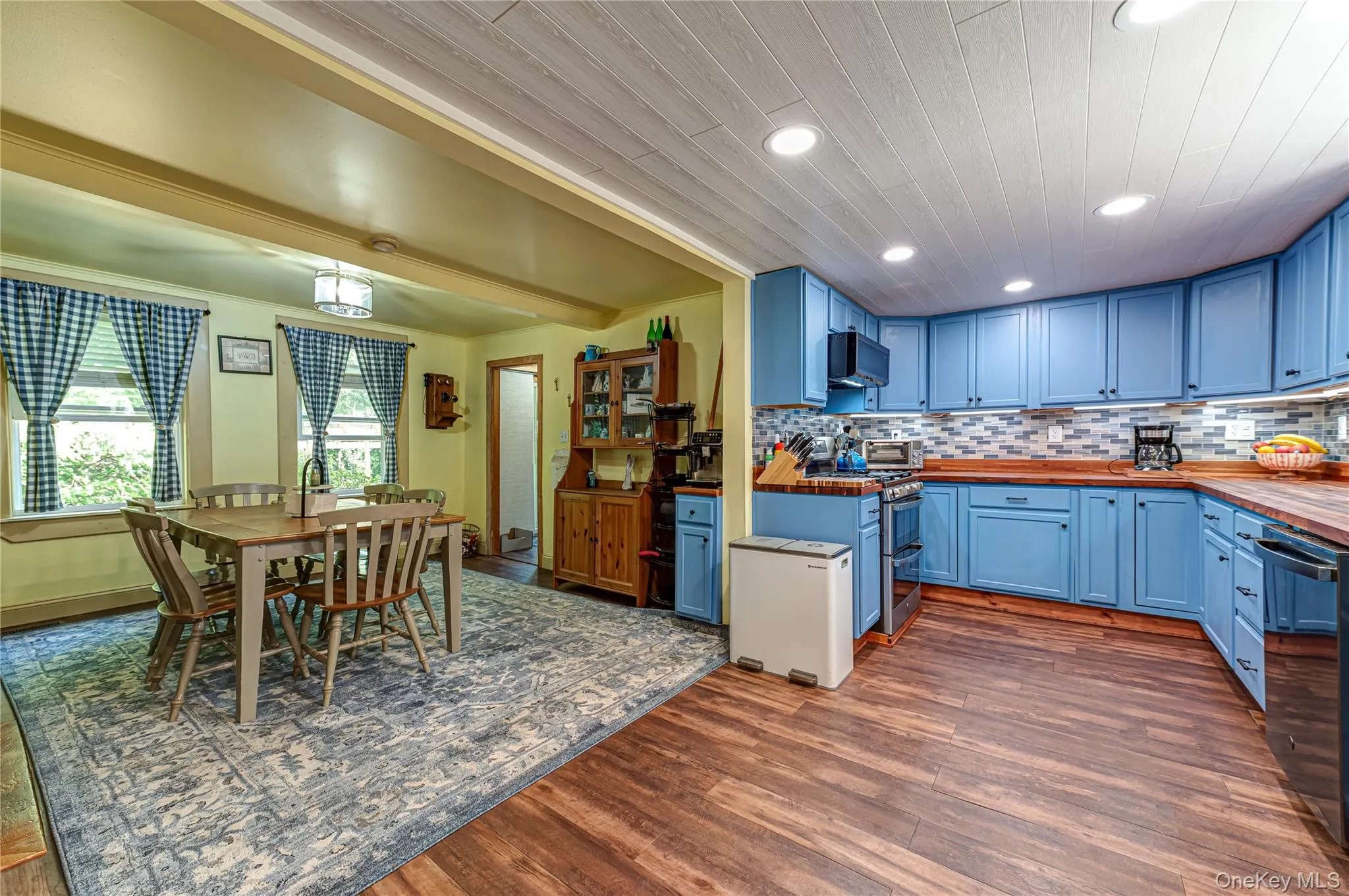 38 Pleasure Drive, Southampton, NY, 3 Bedrooms Bedrooms, 7 Rooms Rooms,3 BathroomsBathrooms,Residential,For Rent,Pleasure,0,1014808 38 Pleasure Drive, Southampton, NY, 3 Bedrooms Bedrooms, 7 Rooms Rooms,3 BathroomsBathrooms,Residential,For Rent,Pleasure,0,1014808