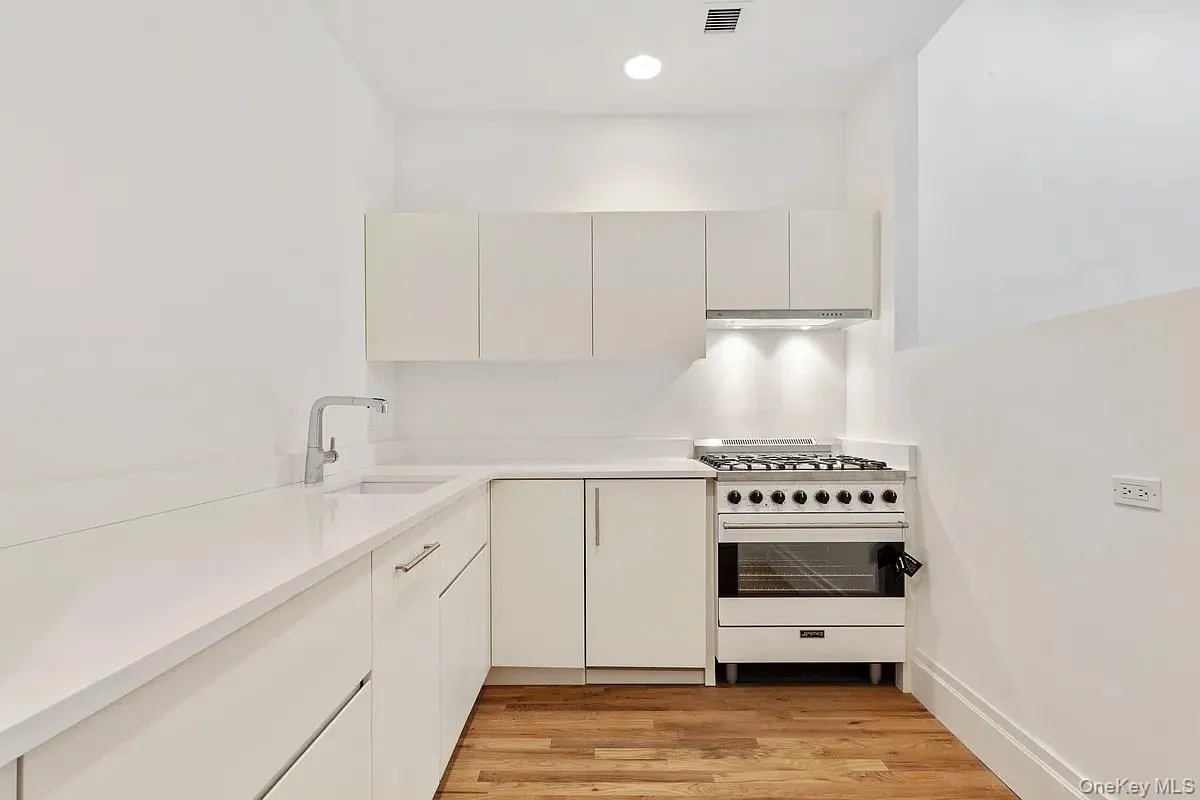 55 White Street, New York, NY, 2 Rooms Rooms,1 BathroomBathrooms,Residential,For Rent,White Street,0,1014813 55 White Street, New York, NY, 2 Rooms Rooms,1 BathroomBathrooms,Residential,For Rent,White Street,0,1014813