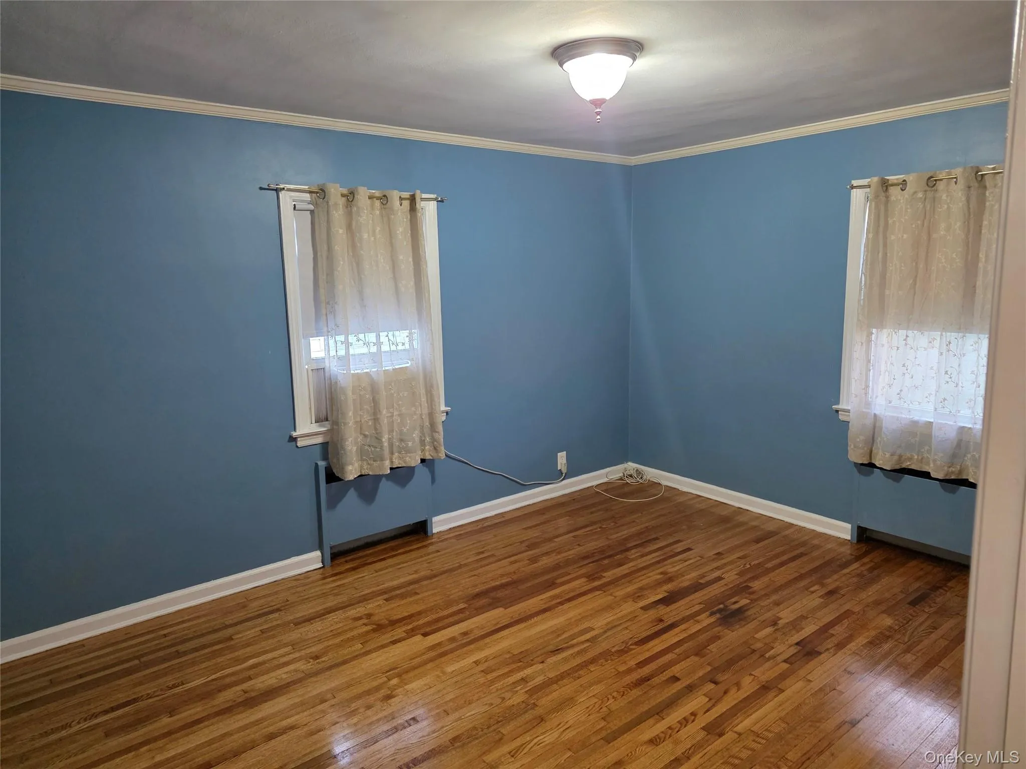 Bedroom molding and dark wood finished floors Bedroom molding and dark wood finished floors