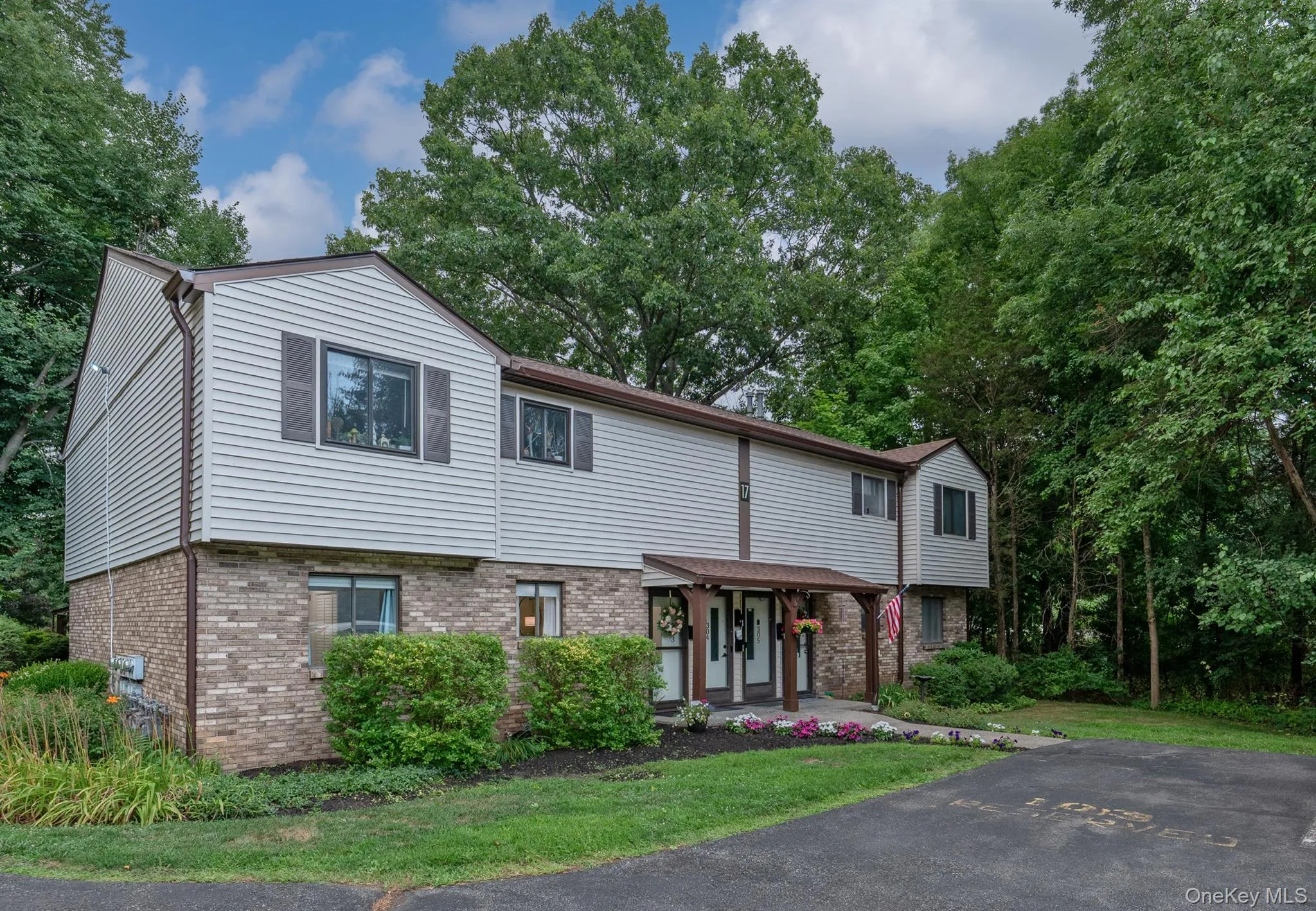 303 Village Court, Kingston, NY, 2 Bedrooms Bedrooms, 5 Rooms Rooms,1 BathroomBathrooms,Residential,For Rent,Village,0,1014831 303 Village Court, Kingston, NY, 2 Bedrooms Bedrooms, 5 Rooms Rooms,1 BathroomBathrooms,Residential,For Rent,Village,0,1014831