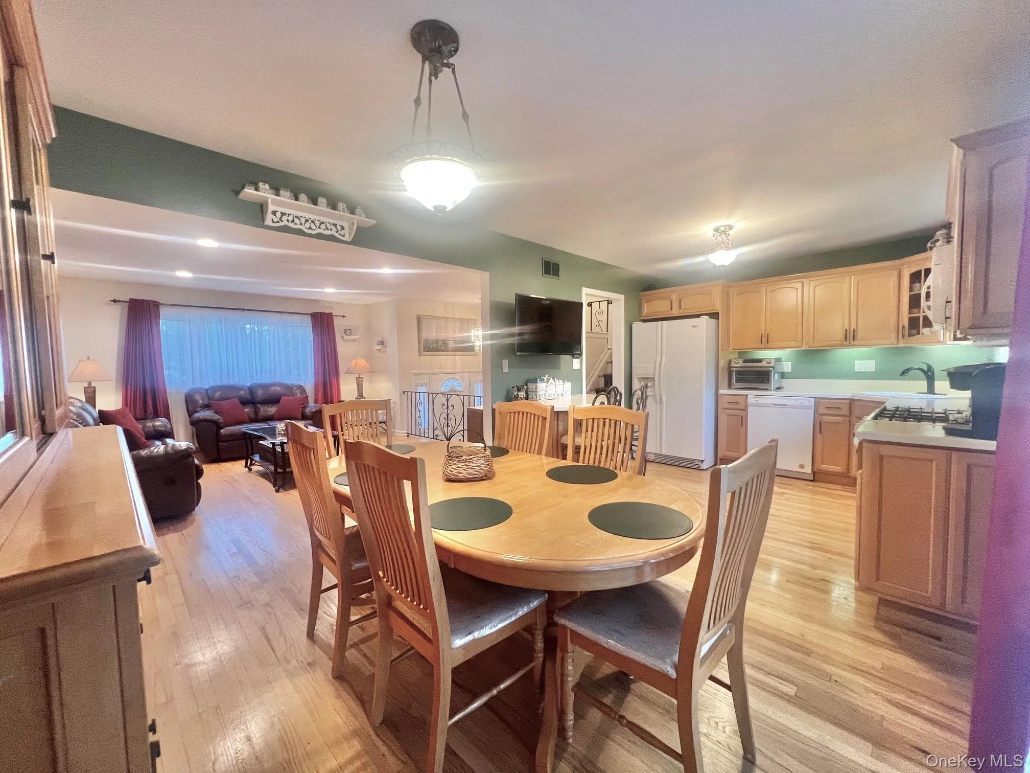 48 20th Street, Babylon, NY, 4 Bedrooms Bedrooms, 8 Rooms Rooms,1 BathroomBathrooms,Residential,For Rent,20th,0,KEY1014833 48 20th Street, Babylon, NY, 4 Bedrooms Bedrooms, 8 Rooms Rooms,1 BathroomBathrooms,Residential,For Rent,20th,0,KEY1014833