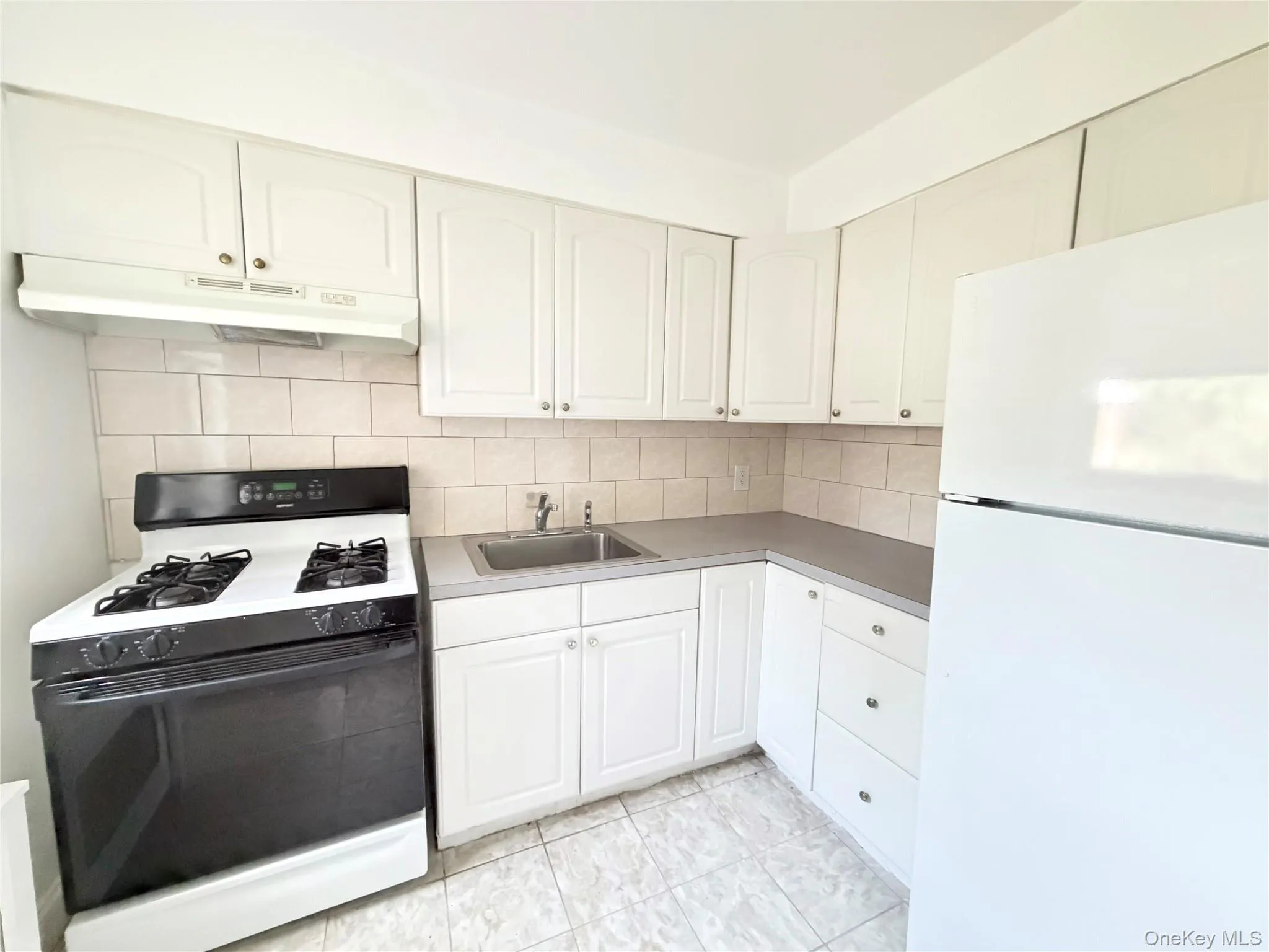 2209 78th Street, New York, NY, 1 Bedroom Bedrooms, 4 Rooms Rooms,1 BathroomBathrooms,Residential Lease,For Rent,78th,0,1014837 2209 78th Street, New York, NY, 1 Bedroom Bedrooms, 4 Rooms Rooms,1 BathroomBathrooms,Residential Lease,For Rent,78th,0,1014837