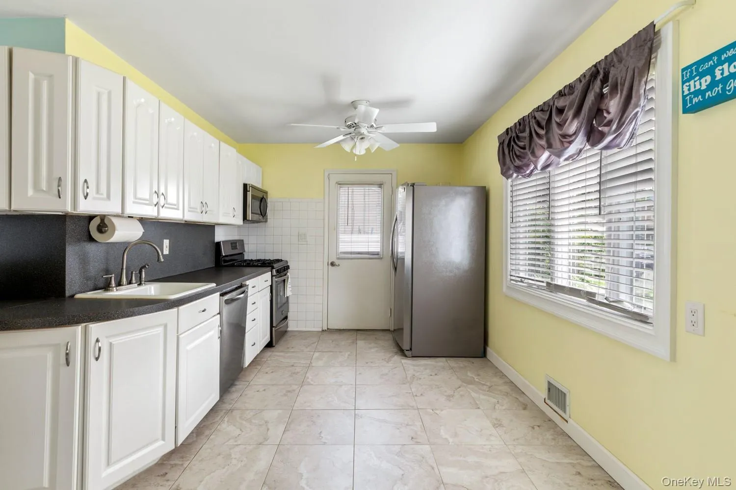 1032 Thompson Drive, Islip, NY, 3 Bedrooms Bedrooms, 10 Rooms Rooms,2 BathroomsBathrooms,Residential,For Rent,Thompson,0,1014841 1032 Thompson Drive, Islip, NY, 3 Bedrooms Bedrooms, 10 Rooms Rooms,2 BathroomsBathrooms,Residential,For Rent,Thompson,0,1014841