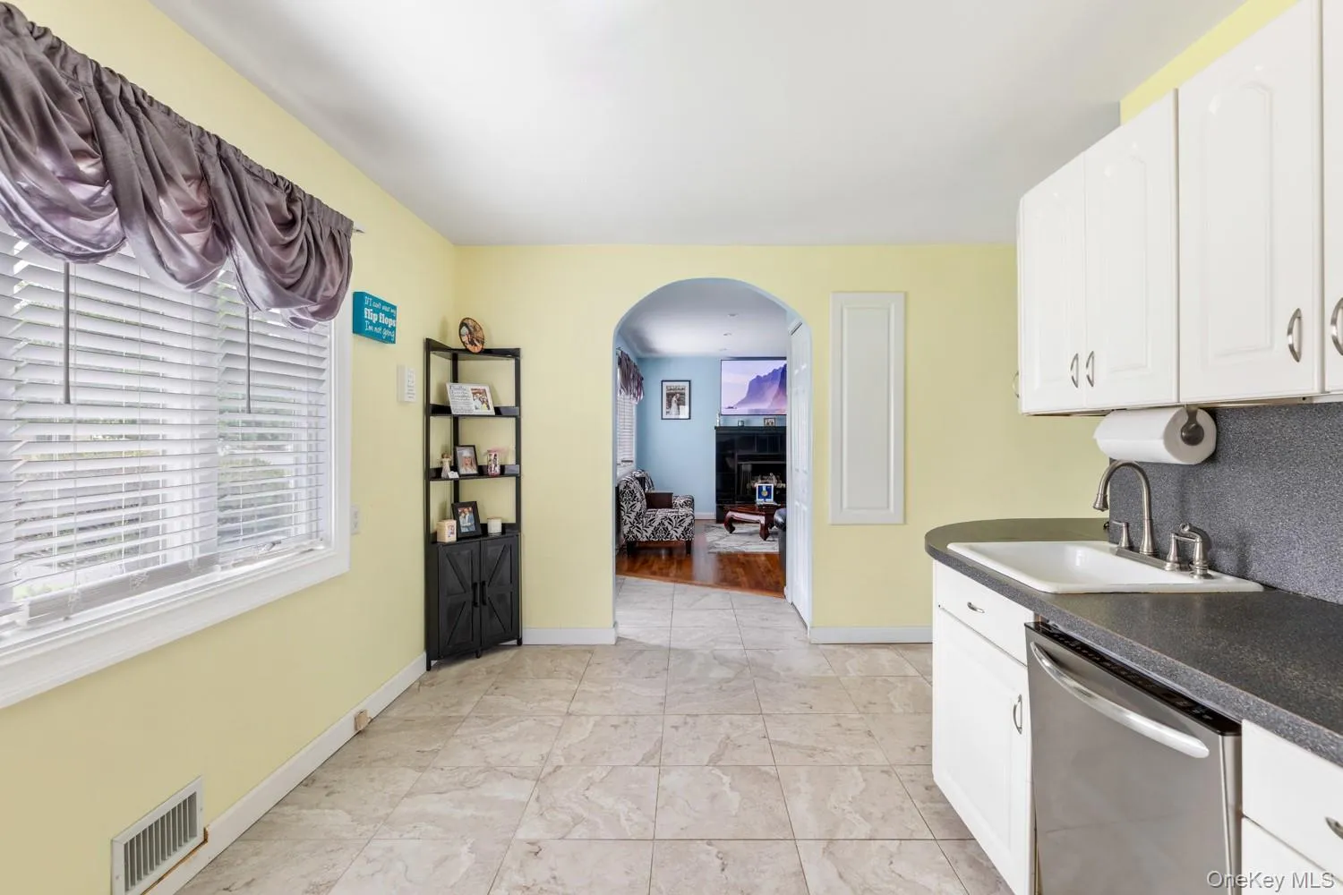1032 Thompson Drive, Islip, NY, 3 Bedrooms Bedrooms, 10 Rooms Rooms,2 BathroomsBathrooms,Residential,For Rent,Thompson,0,1014841 1032 Thompson Drive, Islip, NY, 3 Bedrooms Bedrooms, 10 Rooms Rooms,2 BathroomsBathrooms,Residential,For Rent,Thompson,0,1014841