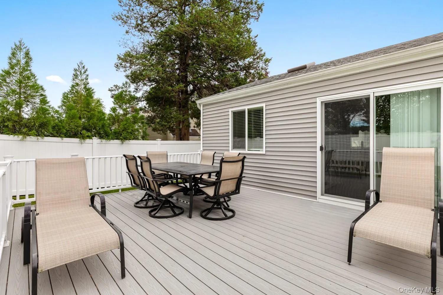 1032 Thompson Drive, Islip, NY, 3 Bedrooms Bedrooms, 10 Rooms Rooms,2 BathroomsBathrooms,Residential,For Rent,Thompson,0,1014841 1032 Thompson Drive, Islip, NY, 3 Bedrooms Bedrooms, 10 Rooms Rooms,2 BathroomsBathrooms,Residential,For Rent,Thompson,0,1014841