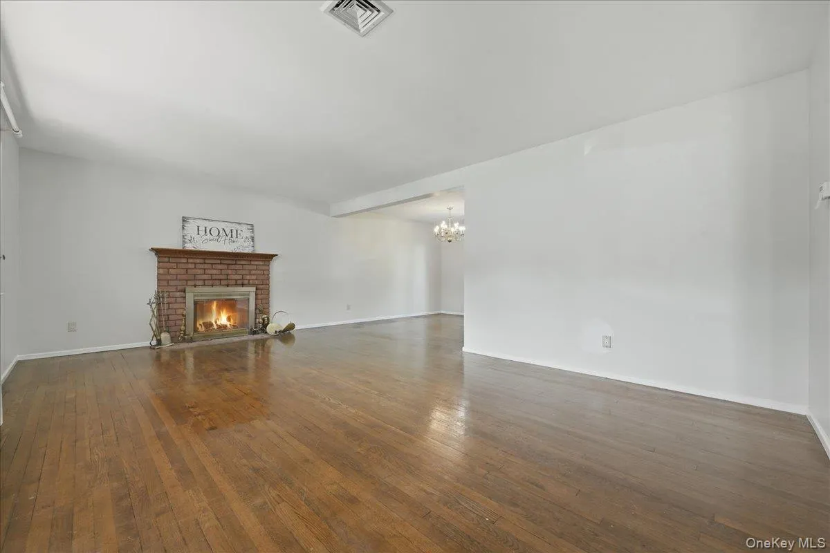 1395 Meadowbrook Road, Hempstead, NY, 4 Bedrooms Bedrooms, 8 Rooms Rooms,2 BathroomsBathrooms,Residential,For Rent,Meadowbrook,0,1014844 1395 Meadowbrook Road, Hempstead, NY, 4 Bedrooms Bedrooms, 8 Rooms Rooms,2 BathroomsBathrooms,Residential,For Rent,Meadowbrook,0,1014844