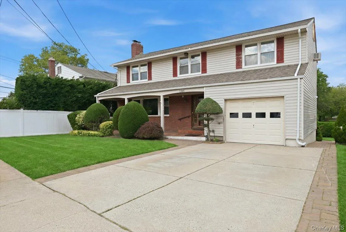 1395 Meadowbrook Road, Hempstead, NY, 4 Bedrooms Bedrooms, 8 Rooms Rooms,2 BathroomsBathrooms,Residential,For Rent,Meadowbrook,0,1014844 1395 Meadowbrook Road, Hempstead, NY, 4 Bedrooms Bedrooms, 8 Rooms Rooms,2 BathroomsBathrooms,Residential,For Rent,Meadowbrook,0,1014844