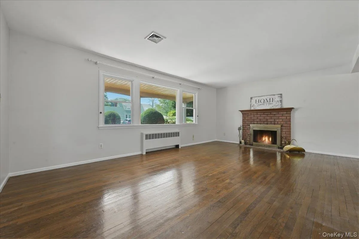 1395 Meadowbrook Road, Hempstead, NY, 4 Bedrooms Bedrooms, 8 Rooms Rooms,2 BathroomsBathrooms,Residential,For Rent,Meadowbrook,0,1014844 1395 Meadowbrook Road, Hempstead, NY, 4 Bedrooms Bedrooms, 8 Rooms Rooms,2 BathroomsBathrooms,Residential,For Rent,Meadowbrook,0,1014844
