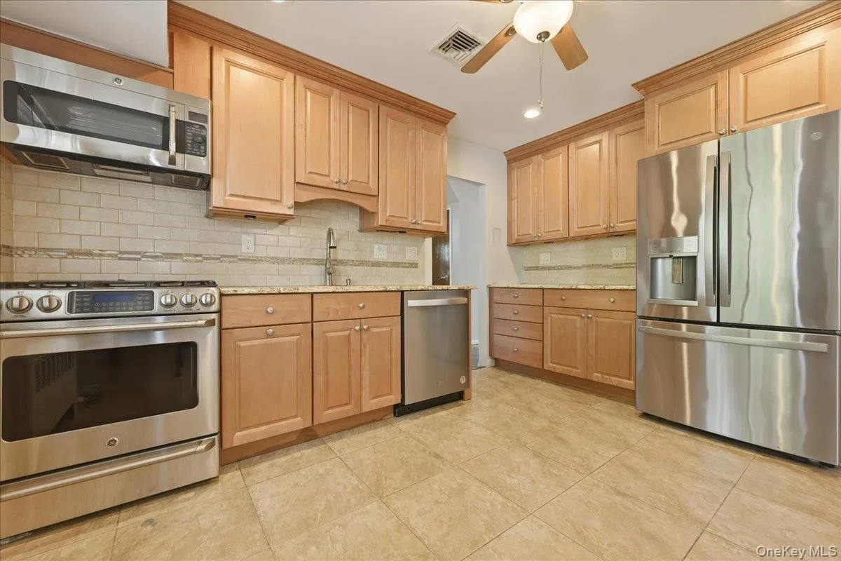 1395 Meadowbrook Road, Hempstead, NY, 4 Bedrooms Bedrooms, 8 Rooms Rooms,2 BathroomsBathrooms,Residential,For Rent,Meadowbrook,0,1014844 1395 Meadowbrook Road, Hempstead, NY, 4 Bedrooms Bedrooms, 8 Rooms Rooms,2 BathroomsBathrooms,Residential,For Rent,Meadowbrook,0,1014844